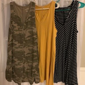 Woman’s universal thread (3) dresses, sold as set.